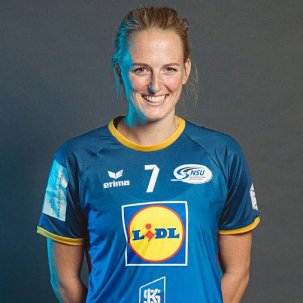 Lynn  Knippenborg